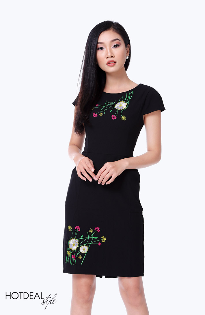 Đầm Valarie đen thêu hoa mẫu đơn  ShopperBoard
