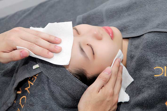 Chăm Sóc Da Mặt Chuyên Sâu Kết Hợp Massage, Điện Di Tinh Chất Giúp Trẻ Hóa Trắng Da Tại GEM Clinic