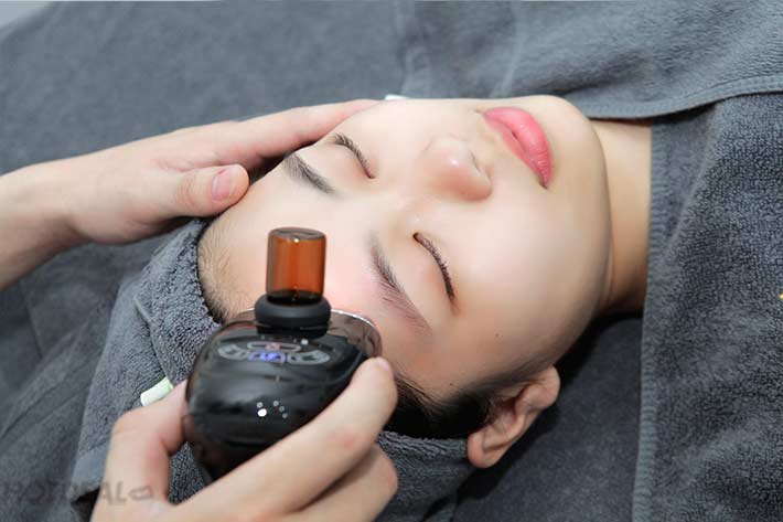 Chăm Sóc Da Mặt Chuyên Sâu Kết Hợp Massage, Điện Di Tinh Chất Giúp Trẻ Hóa Trắng Da Tại GEM Clinic
