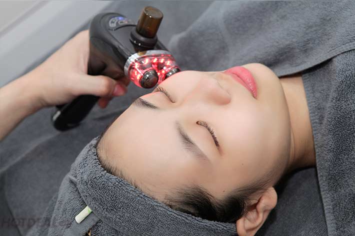 Chăm Sóc Da Mặt Chuyên Sâu Kết Hợp Massage, Điện Di Tinh Chất Giúp Trẻ Hóa Trắng Da Tại GEM Clinic