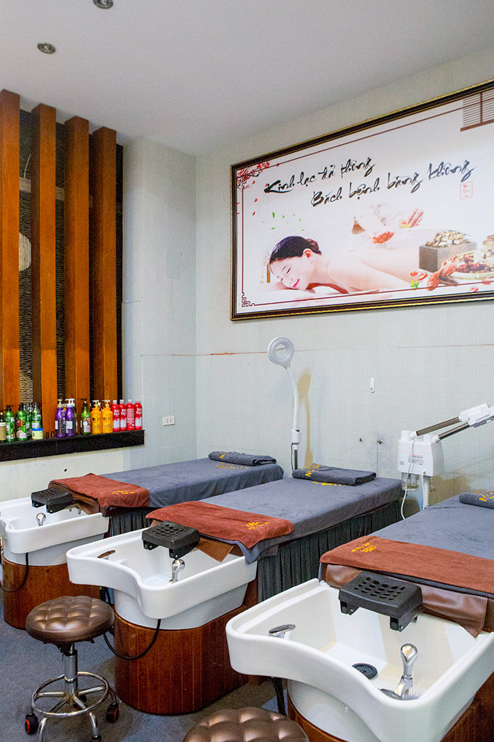 Massage thảo dược Mộc Tâm An Spa - trải nghiệm spa độc đáo, tuyệt vời cho cơ thể và tâm hồn của bạn. Truy cập trang web của chúng tôi để biết thêm chi tiết về các gói chăm sóc sức khỏe và thư giãn mà chúng tôi cung cấp, được đánh giá cao bởi khách hàng trên toàn quốc.